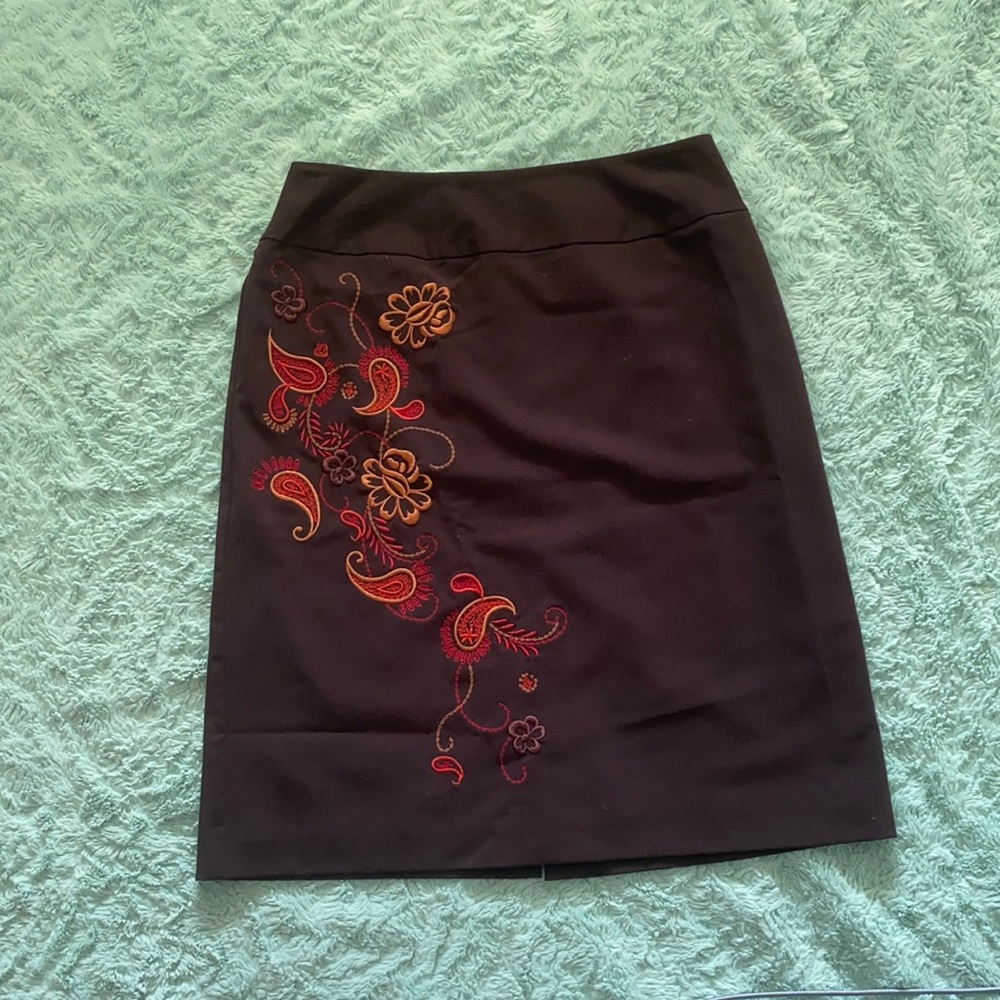 Worthington Embroidery brown lined skirt